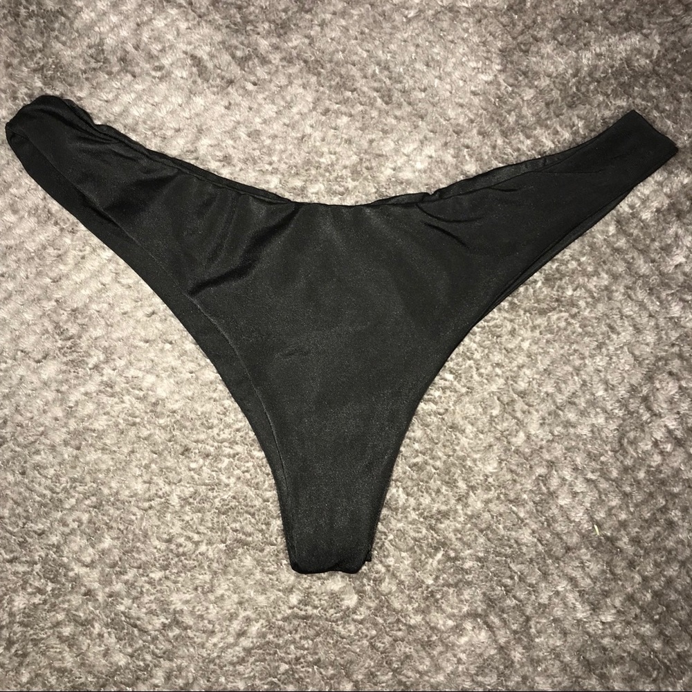 Cheeky bikini bottoms
